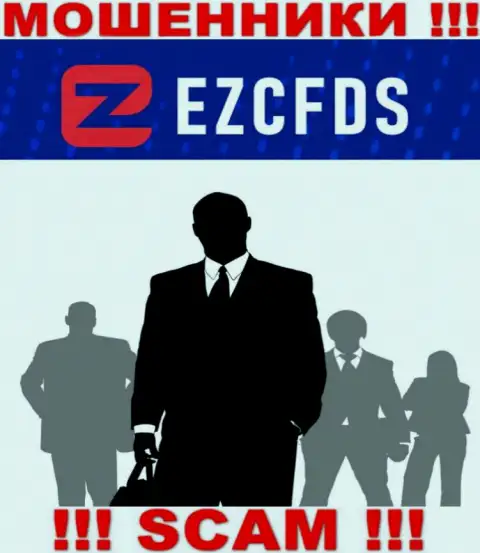Ни имен, ни фотографий тех, кто руководит компанией EZCFDS в сети Интернет не отыскать